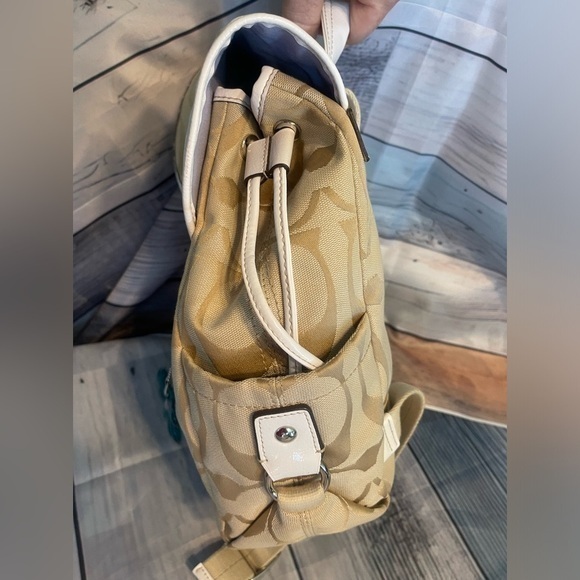 Coach Kyra Daisy Signature Backpack in a Near Mint Condition w/bag flower bling - Picture 5 of 14